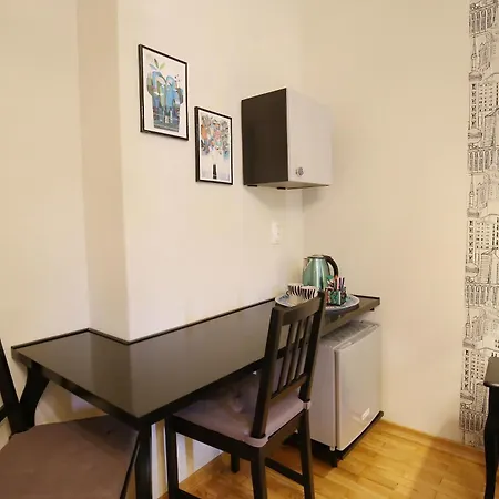 게스트하우스 Verena's Place Old Town 4*