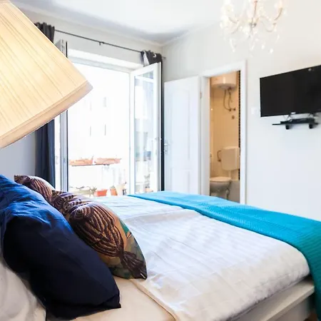 게스트하우스 Verena's Place Old Town 4*