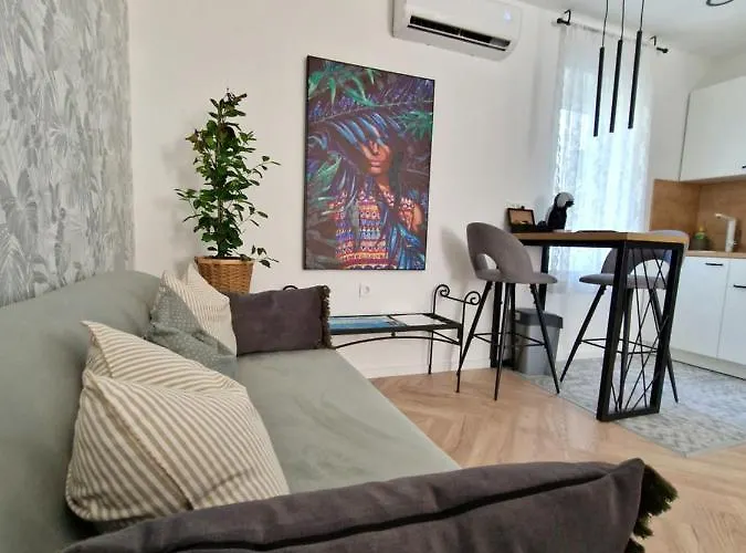 بيت ضيافة Verena's Place Old Town 4*