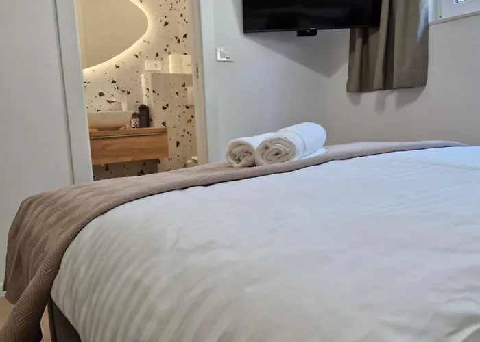 Verena's Place Old Town 4* زادار