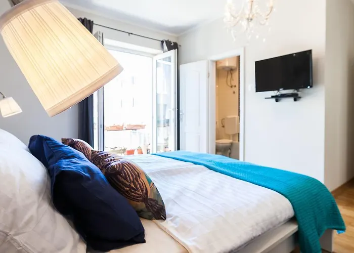 بيت ضيافة Verena's Place Old Town 4*