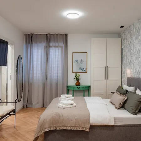 Guest house Verena'S Place Old Town 3*