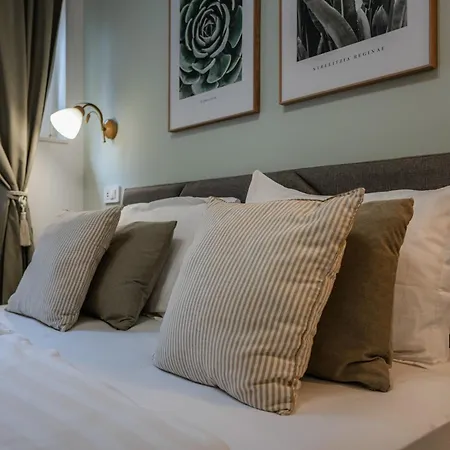 Verena'S Place Old Town Guest house