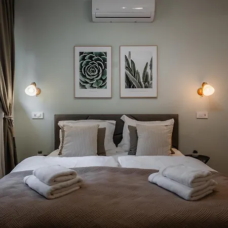 Guest house Verena'S Place Old Town 3*