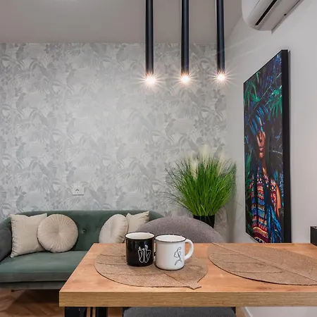 Verena's Place Old Town בית הארחה