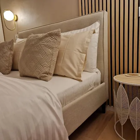 בית הארחה Verena's Place Old Town 4*